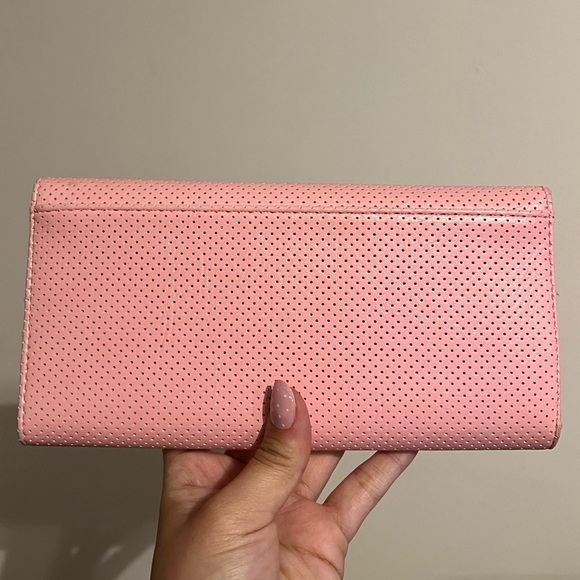 Pink Universal Thread Wallet - Picture 4 of 4